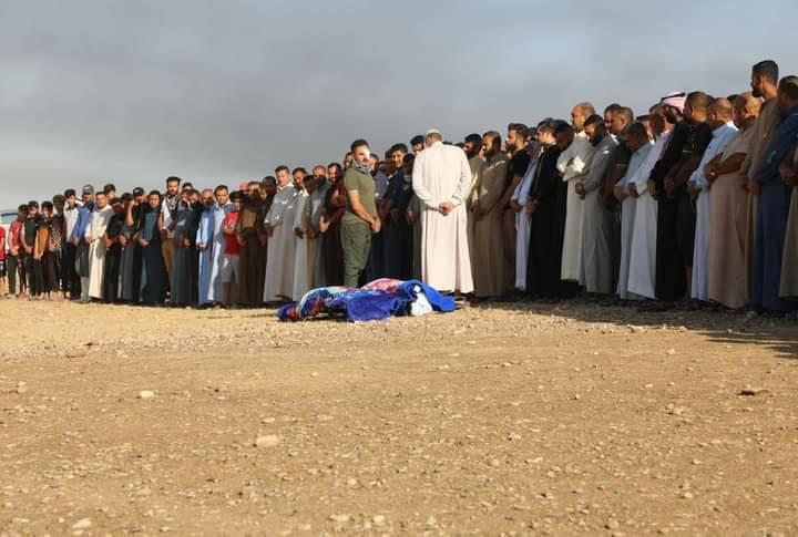 ارتفاع حصيلة هجوم داعش على قرية بمخمور والأهالي يشيعون الضحايا (صور)
