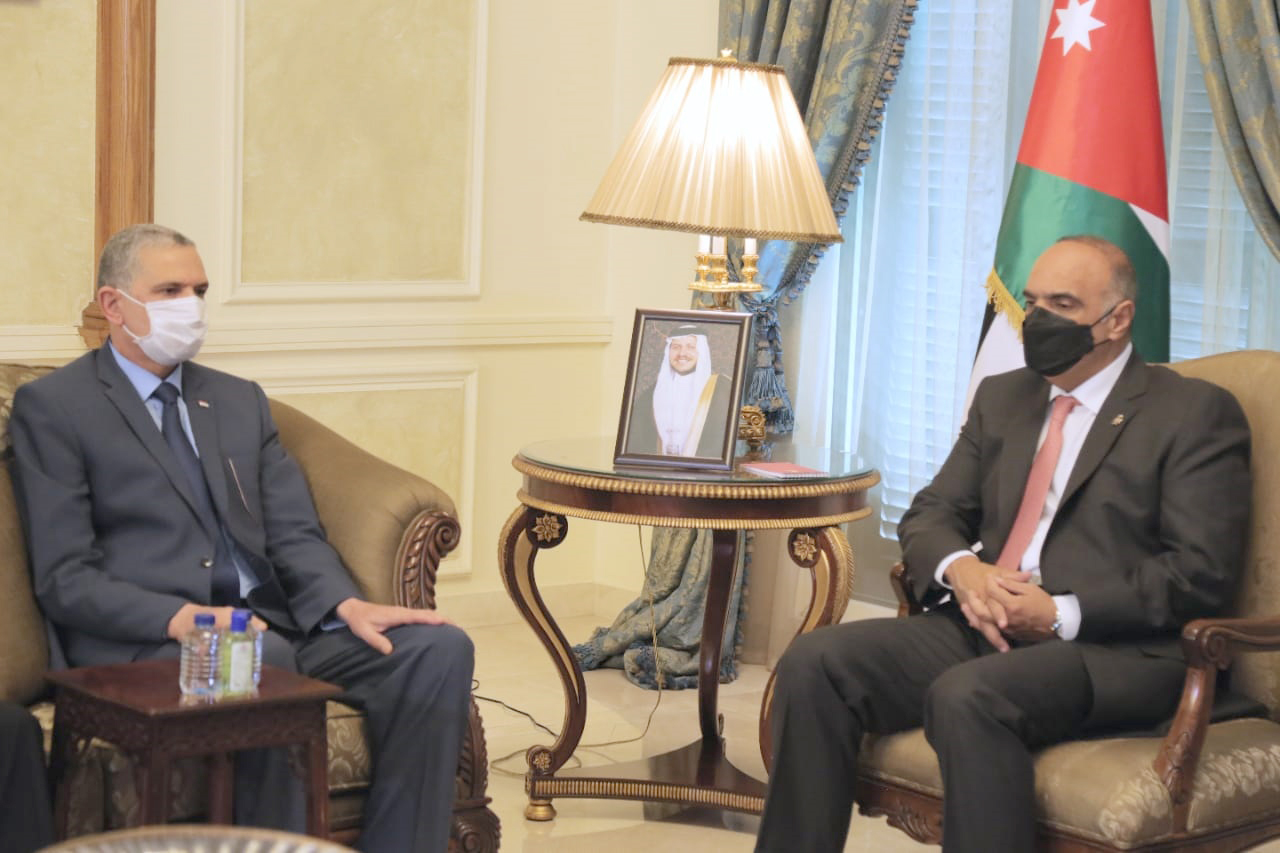 Iraqs Minister of Interior discusses developing the  security agreement his Jordanian counterpart