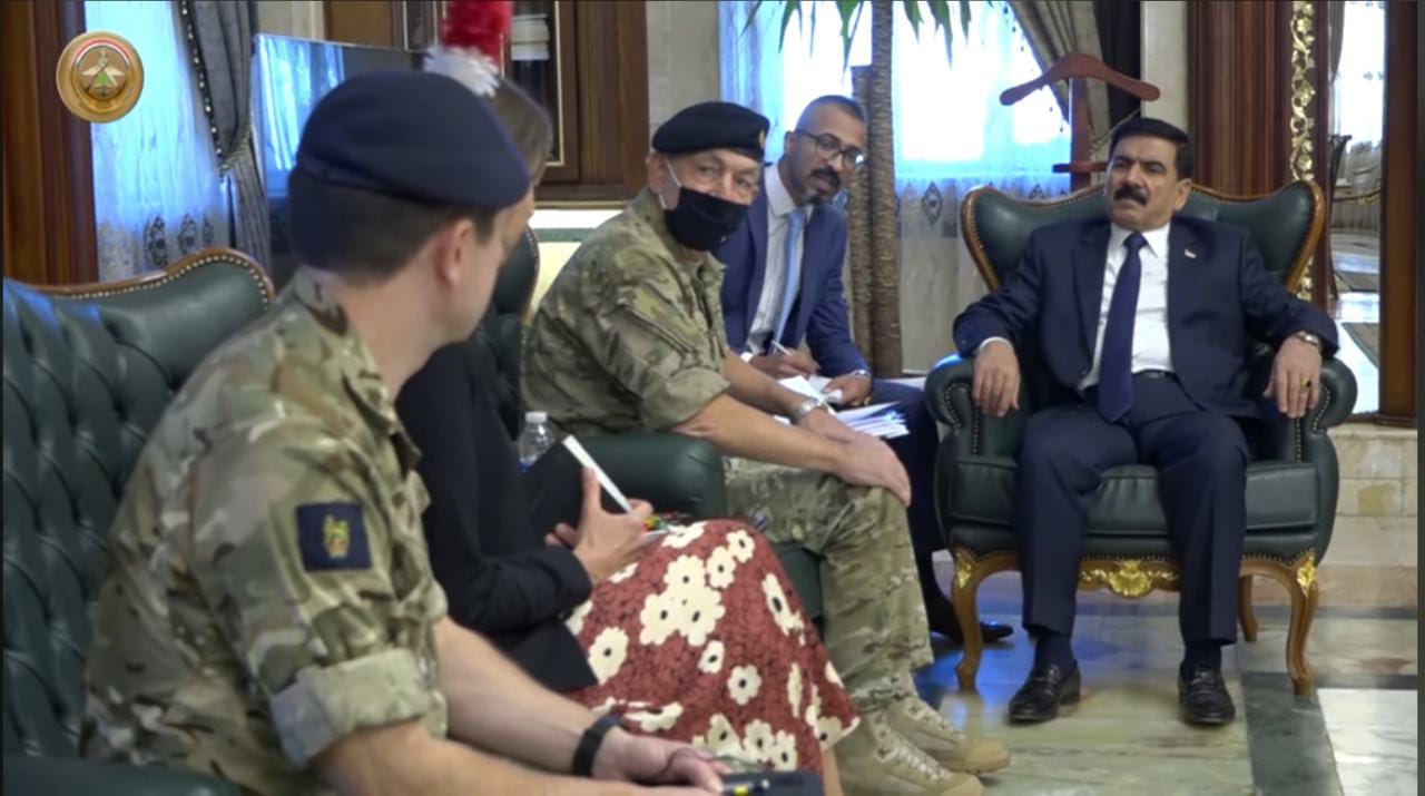Iraq's Minister of Defense meets the commander of the NATO mission in Iraq 