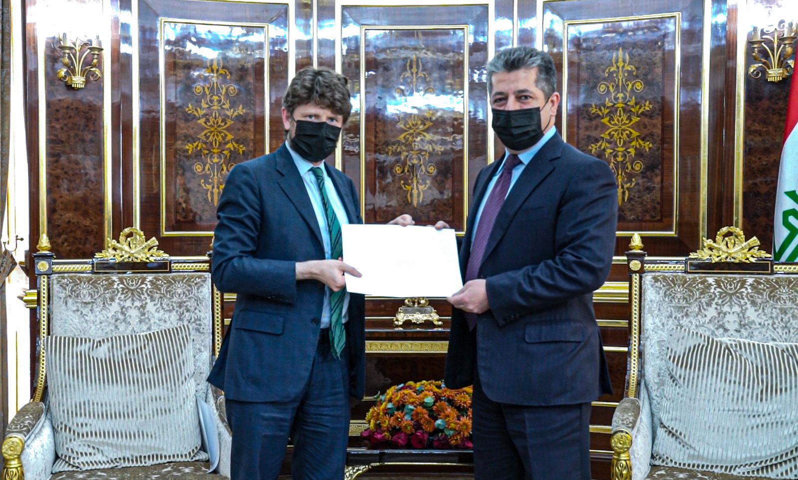 President Nechirvan Barzani receives a letter from President Emmanuel Macron