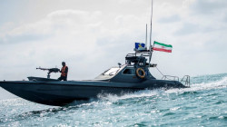 الحرس الثوري الإيراني يعترض سفينة حربية أمريكية في الخليج
