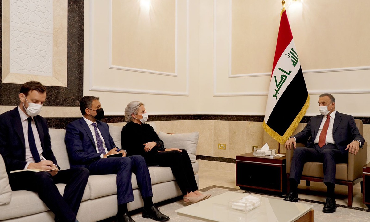 Al-Kadhimi discusses the electoral process with Plasschaert