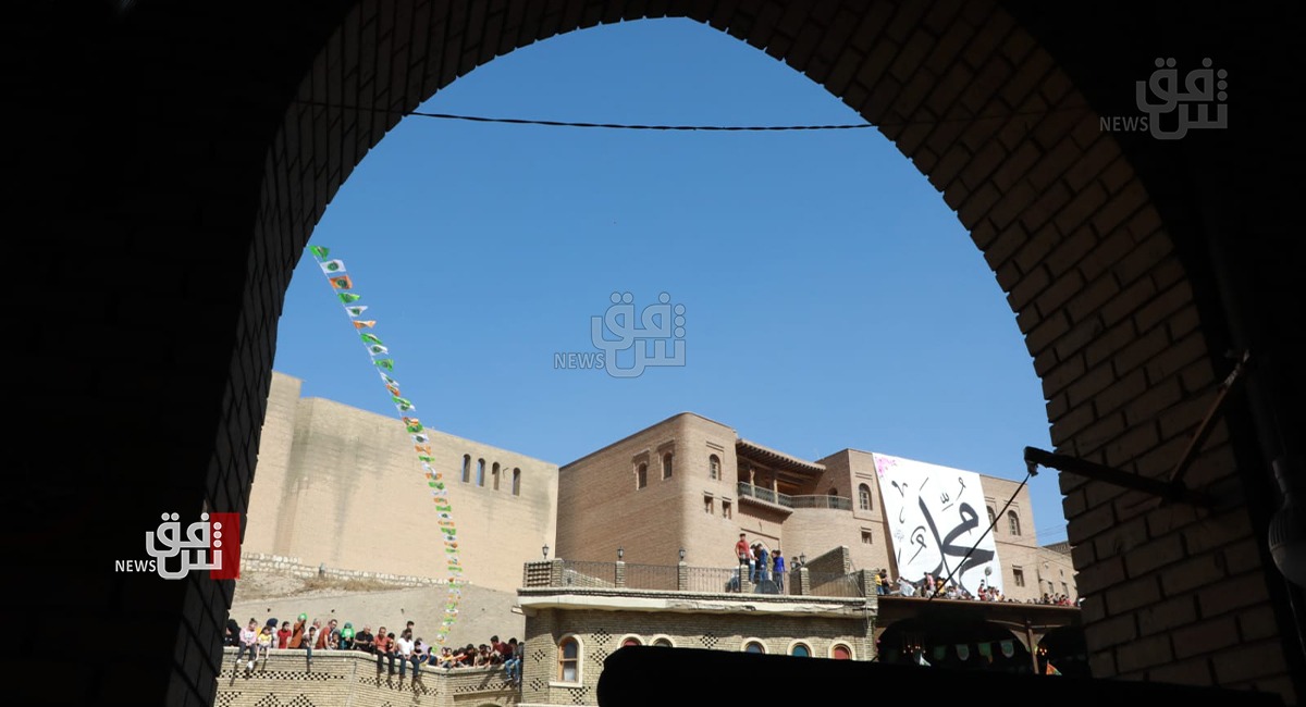 صور.. قلعة اربيل تغص بالمحتفلين في ذكرى المولد