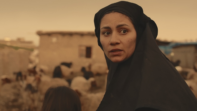 فیلم  "سنجار" ک لە هەرێم کوردستان و بەرشەلۆنە توومار کریاگە وەچەو ژن لەباوەت داعش 