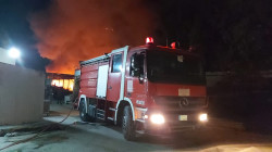صور .. بمشاركة 6 فرق اطفاء إخماد حريق اندلع داخل جامعة بغداد 