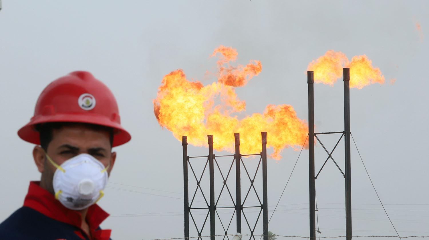 Oil falls on profit-taking, all eyes on Russia, Ukraine