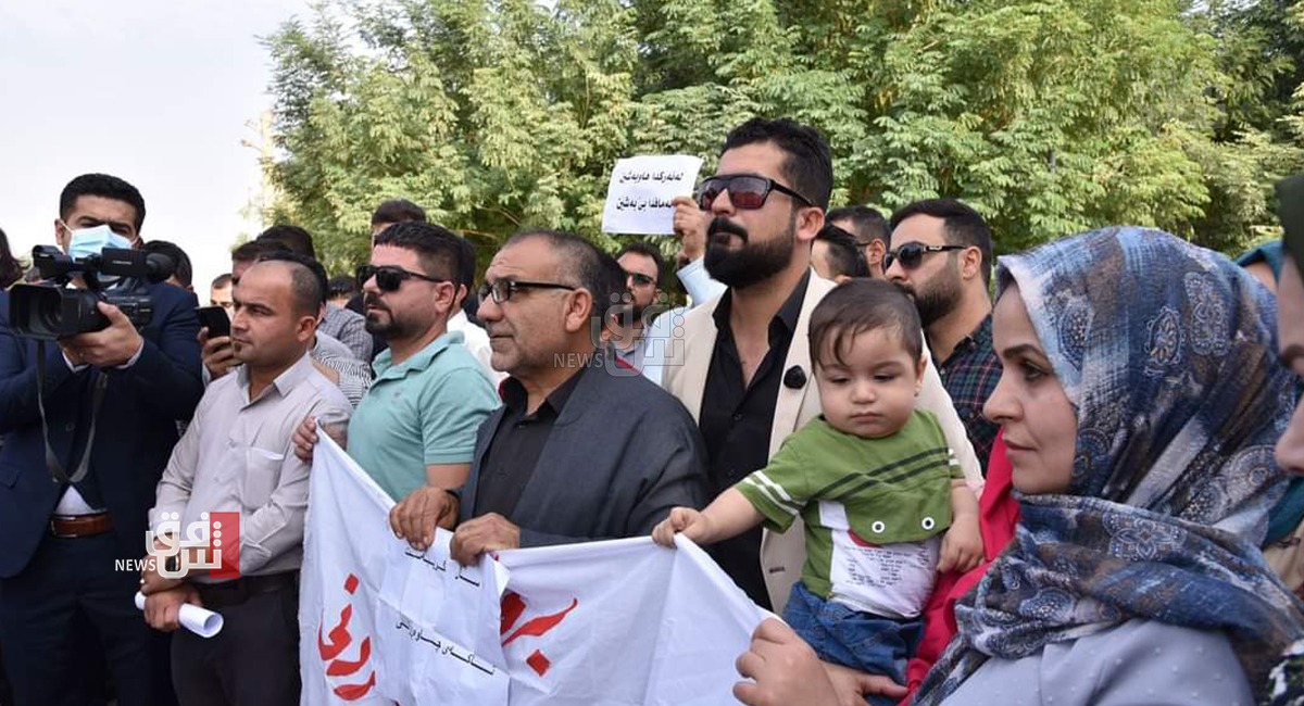 صور .. تظاهرات لموظفي العقود في كوردستان والسلطات تدعوهم للإبتعاد عن الطرق