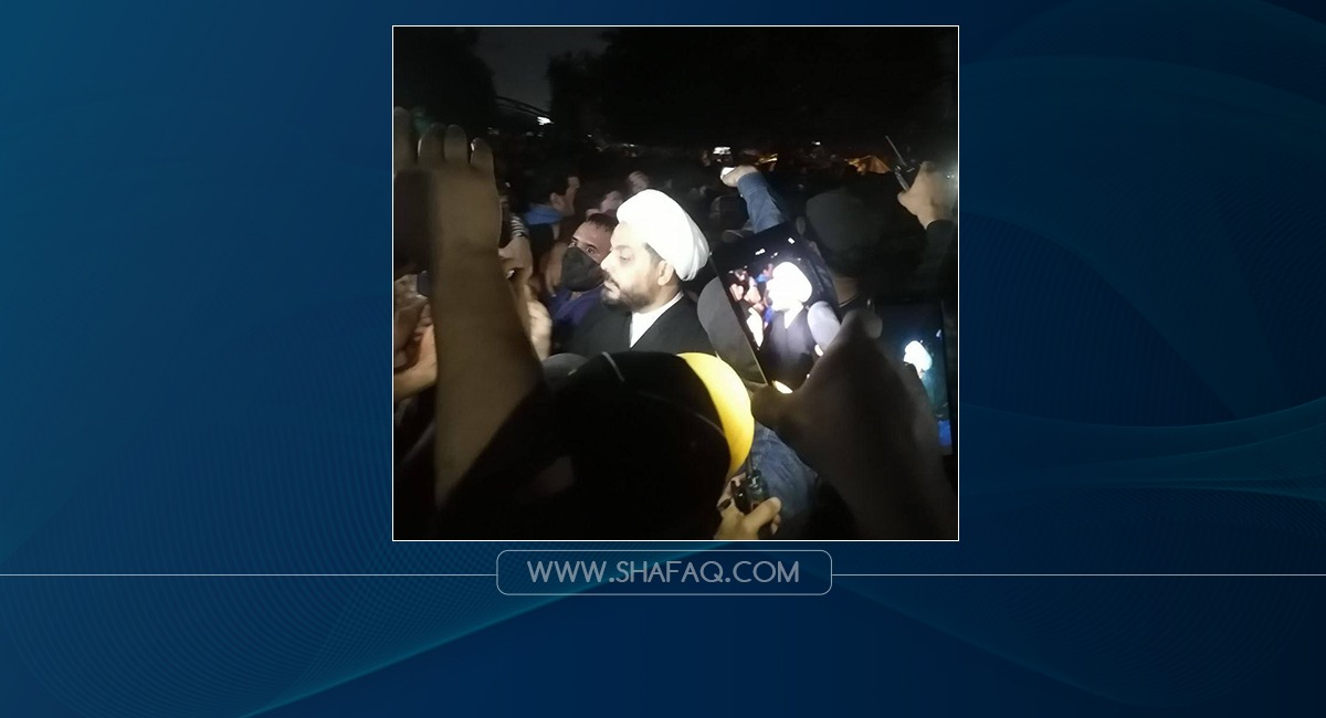 قيس الخزعلي يصل لموقع الاحتجاجات وسط مشاهد الخراب (فيديو وصور)