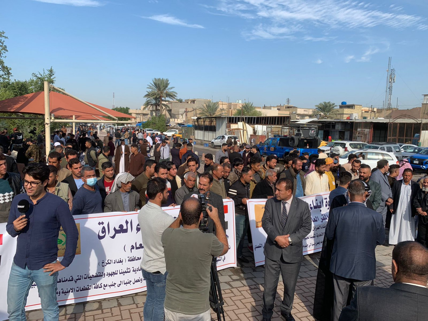Demonstrators in Baghdad demand releasing the budget's financial allocations