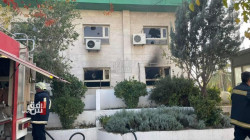 صور.. إخماد حريق في مقر للاتحاد الوطني في السليمانية ومحتجون يحطمون زجاج المبنى
