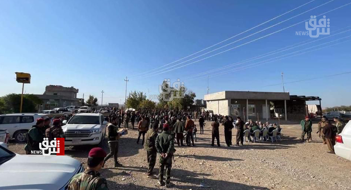 الجيش العراقي والبيشمركة يجريان عملية تفتيش في قرية هدد تنظيم داعش باجتياحها