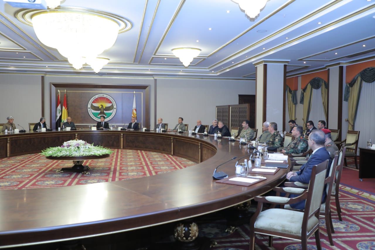 President Barzani holds a meeting with Peshmerga leaders to discuss the security situation 