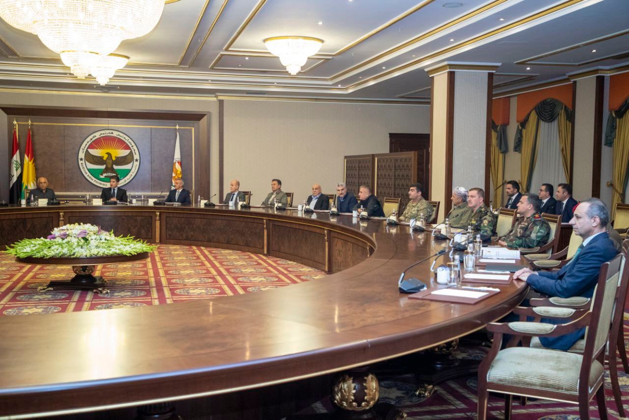 President Barzani holds a meeting with Peshmerga leaders to discuss the security situation 