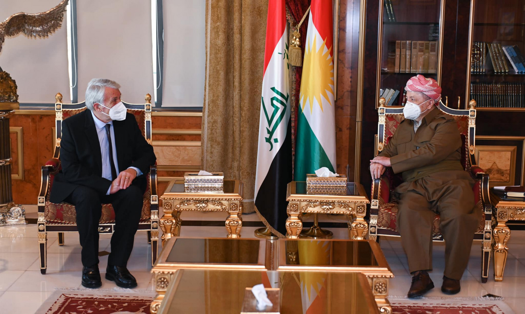 Kurdish leader Barzani: "Mrs. Mitterrand's tears will never be forgotten"