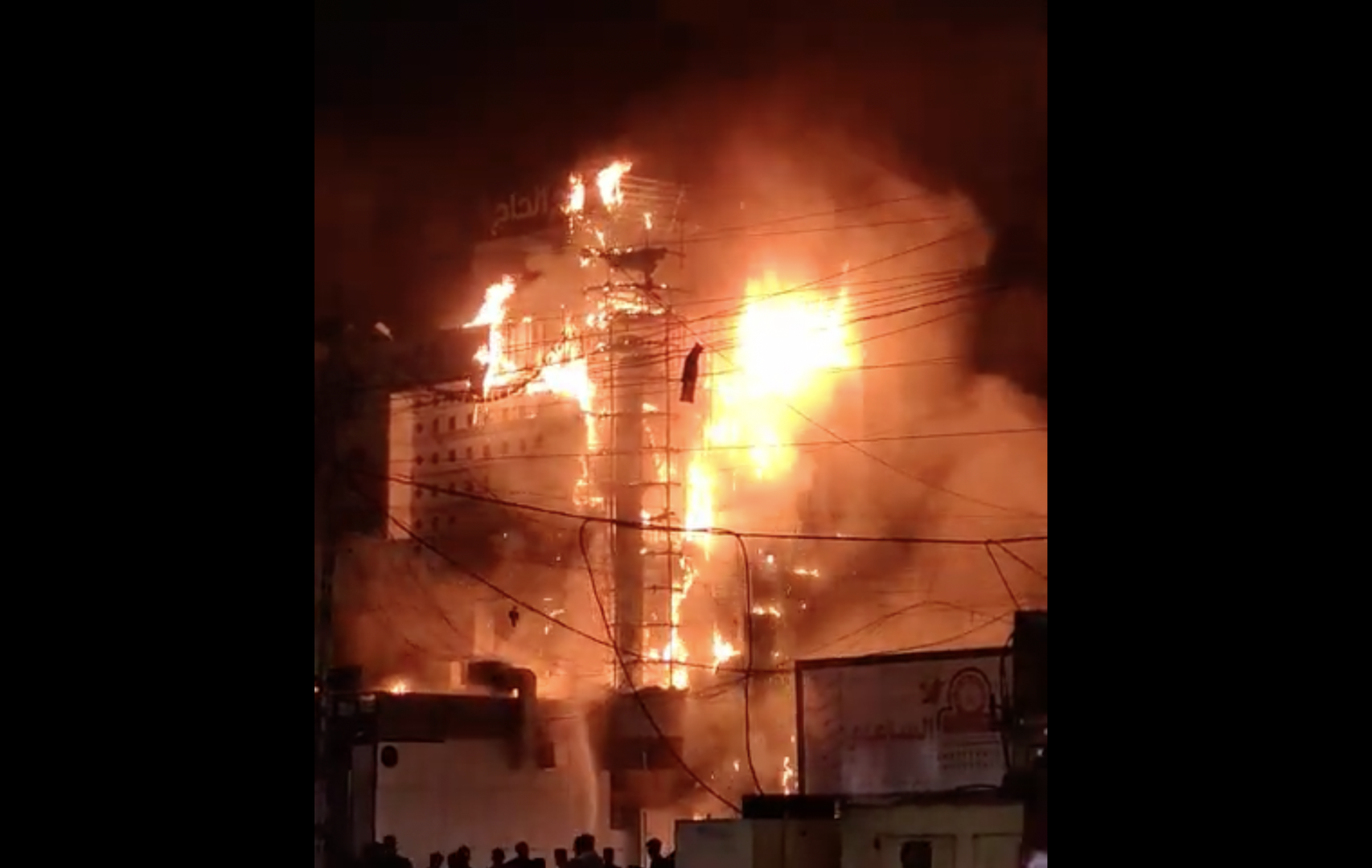 Civil Defense teams put out a massive fire in Baghdad 