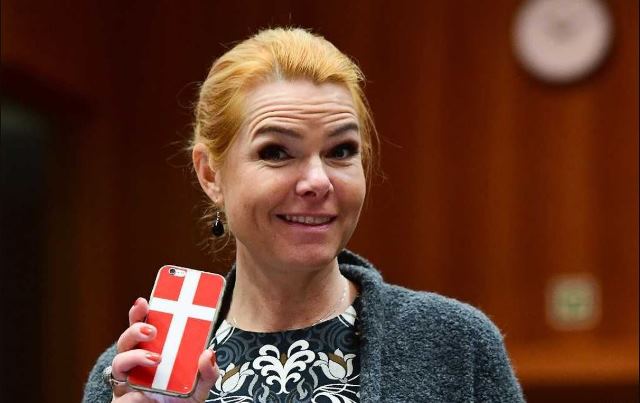 سجن وزيرة دنماركية بسبب فصلها بين أزواج لاجئين