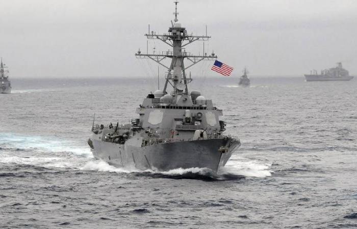 البحرية الأميركية تنقذ مجموعة مهربي مخدرات إيرانيين بخليج عمان