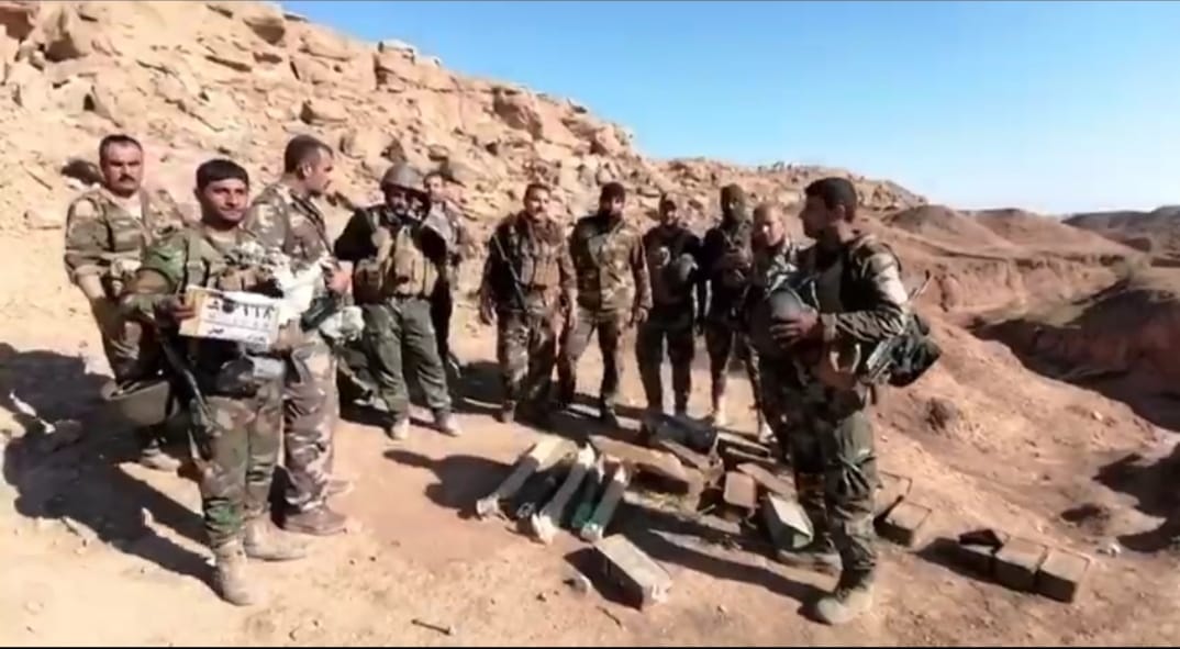 Peshmerga clear a booby-trapped road in Qara tappa