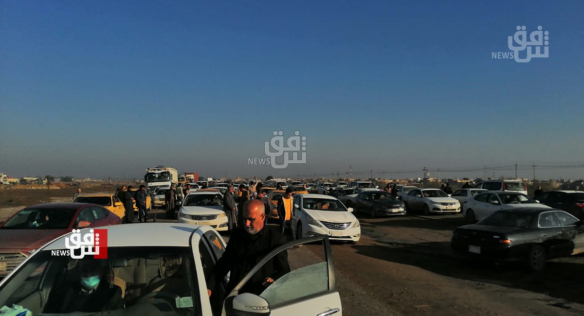 Demonstrators block a main road in Dhi Qar