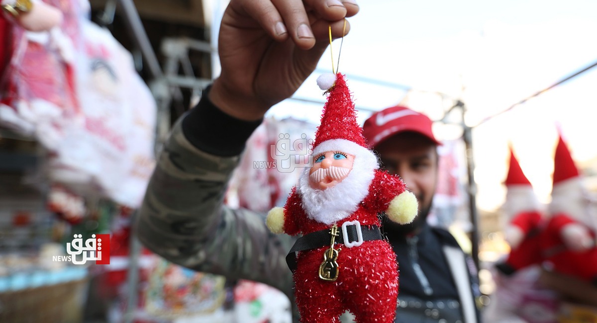 صور.. اقبال ملفت للبغداديين على شجرة "الكريسماس" و"سانتاكلوز"