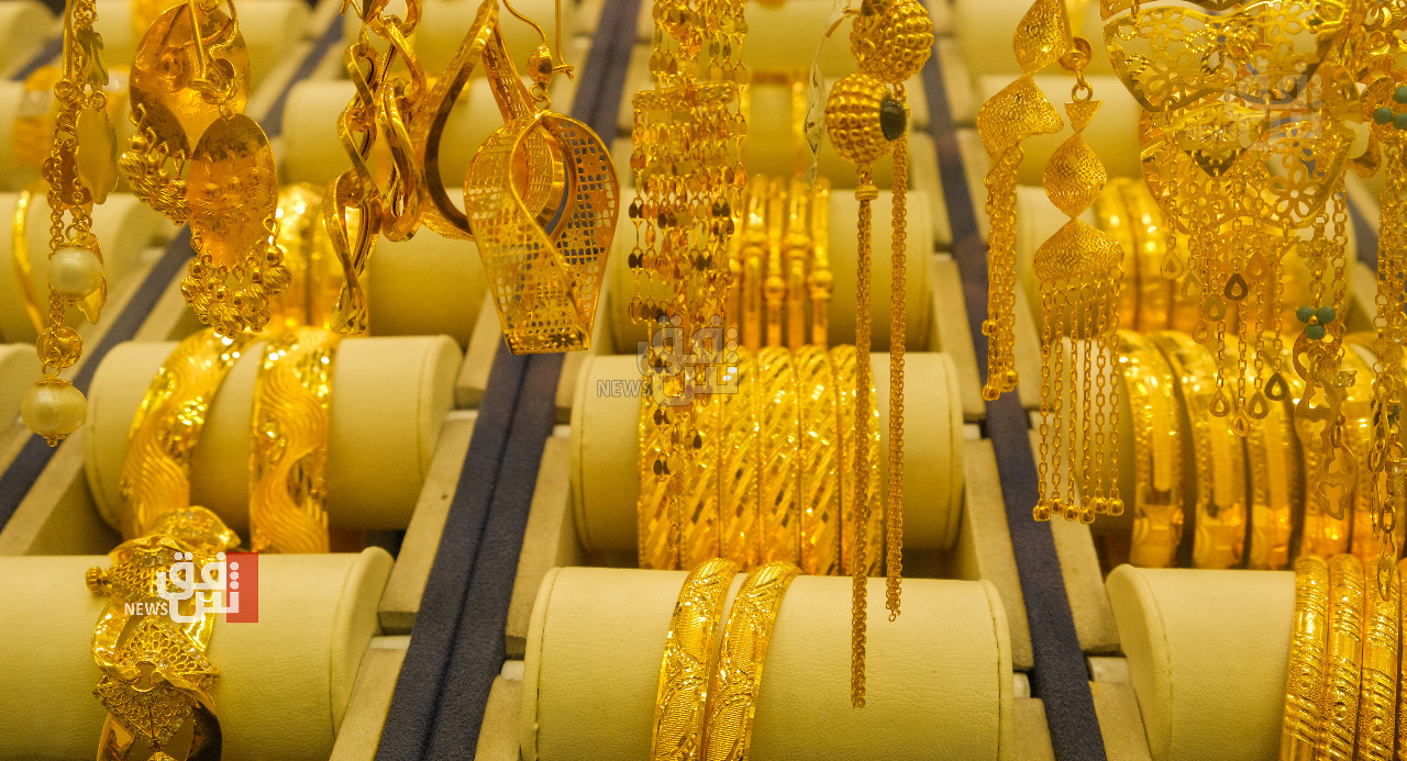 PRECIOUSGold clings around  as holiday lull sets in