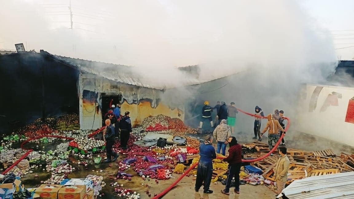في ديالى.. مصرع مدني بحادث سير ونشوب حريق داخل "علوة" (صور)
