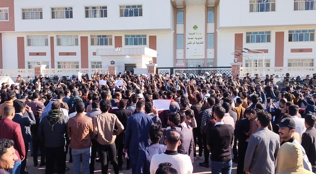 Unpaid lecturers storm the streets of four Iraqi governorates