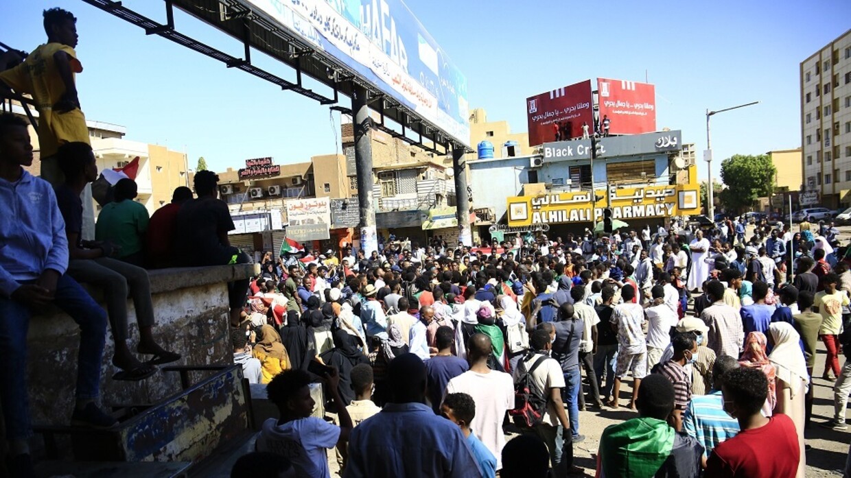 السلطات السودانية تنشر قوات الأمن وتغلق جسور العاصمة تأهبا لـ"مليونية الشهداء"