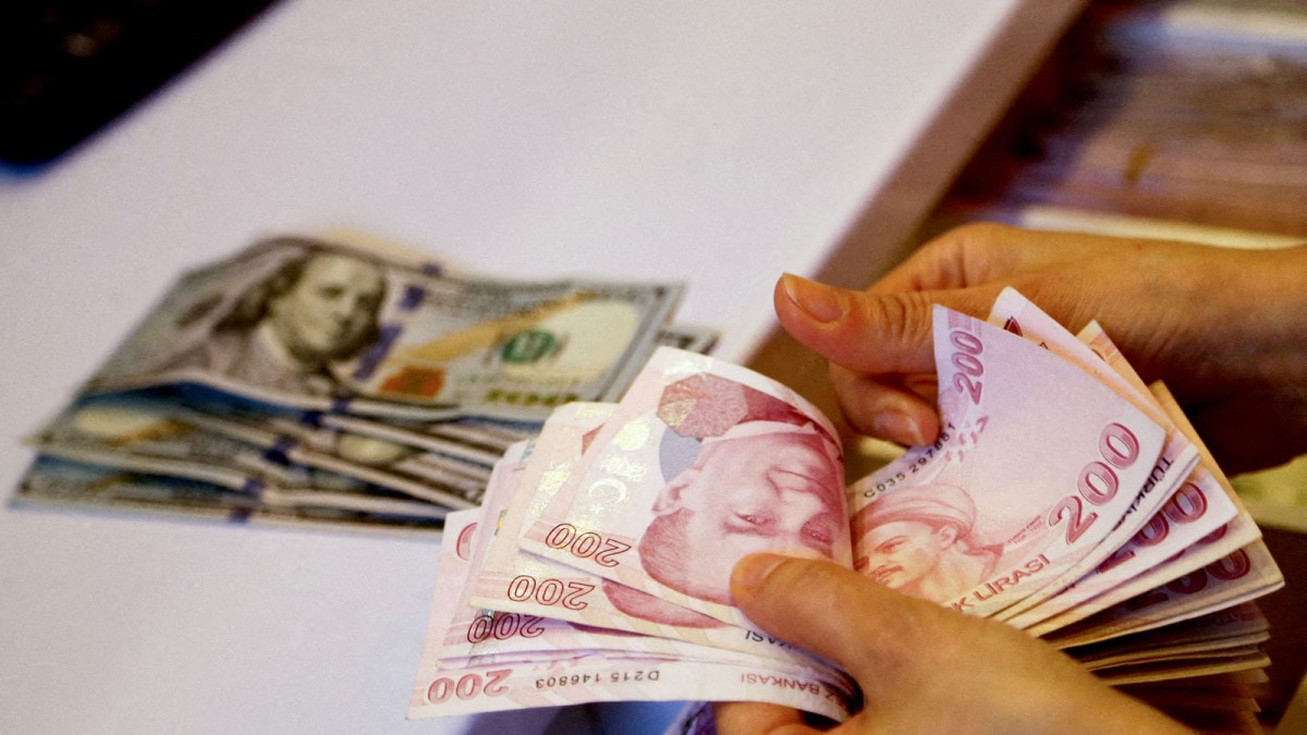 Turkish lira weakens nearly 3%, giving up Wednesday's gains 1641197380528