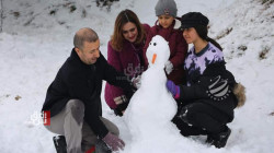 Tourists from all over Iraq flock to al-Sulaymaniyah to enjoy snowfall 