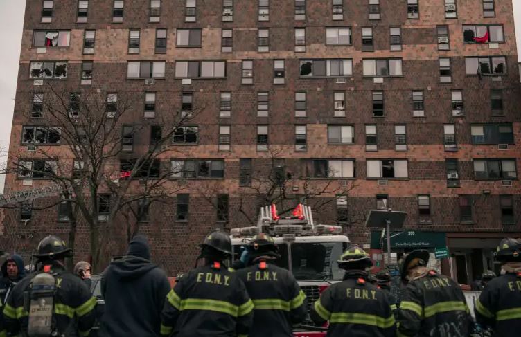 أسوأ حريق في نيويورك يأتي على 19 شخصا بينهم اطفال.. فيديو 