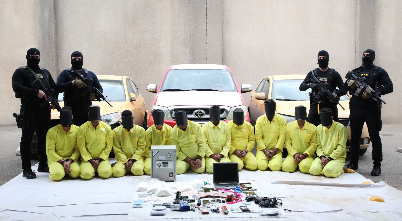   المخابرات العراقية تفكك شبكة من كبار تجار المخدرات في بغداد.. صور