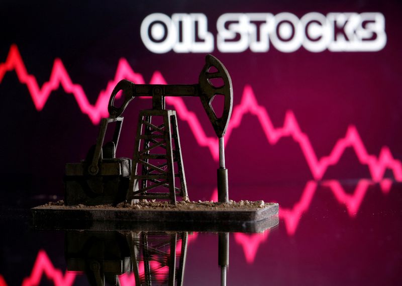 النفط يقترب من مستوياته المرتفعة قبل أوميكرون