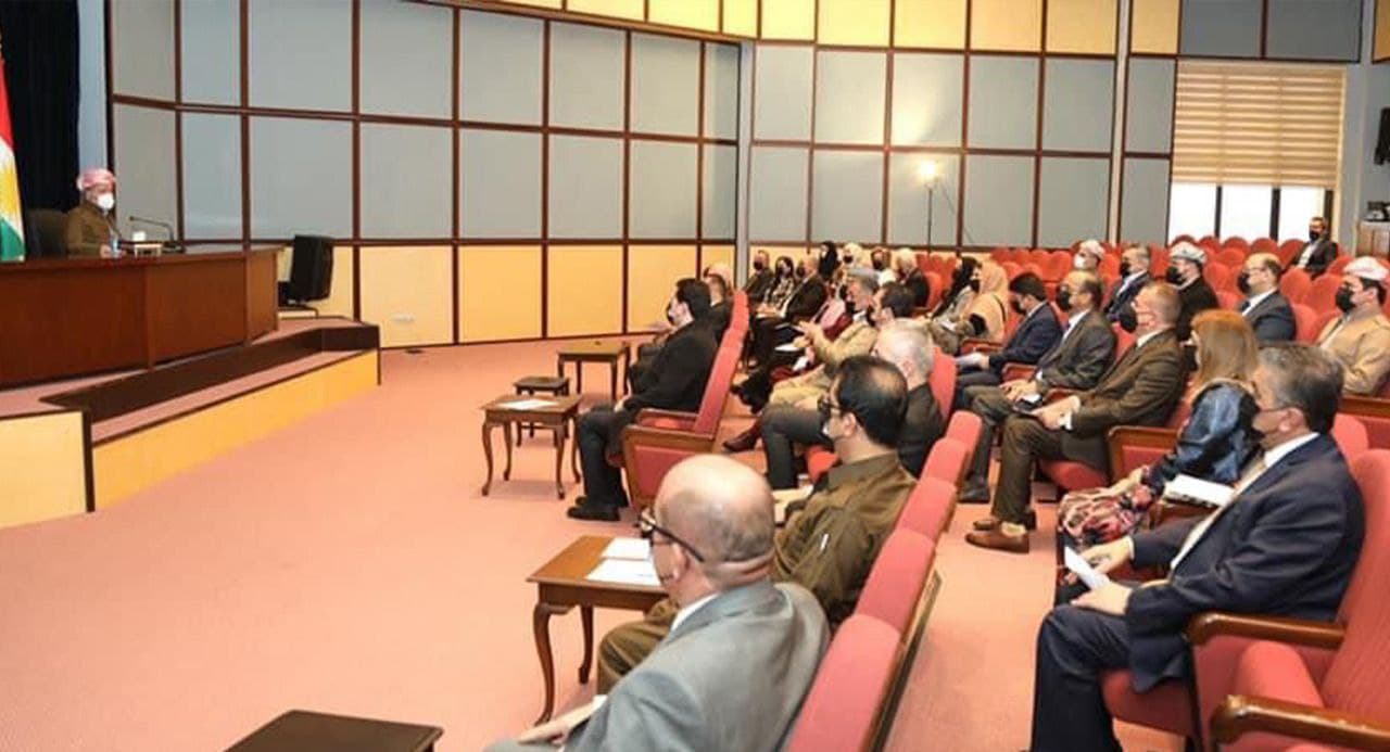 Masoud Barzani meets with the KDP bloc in the Iraqi parliament 