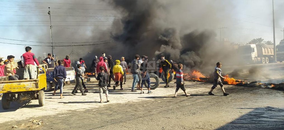 Demonstrators block a main road in Dhi Qar