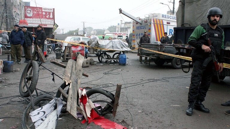 مقتل وإصابة 28 شخصاً بتفجير في باكستان