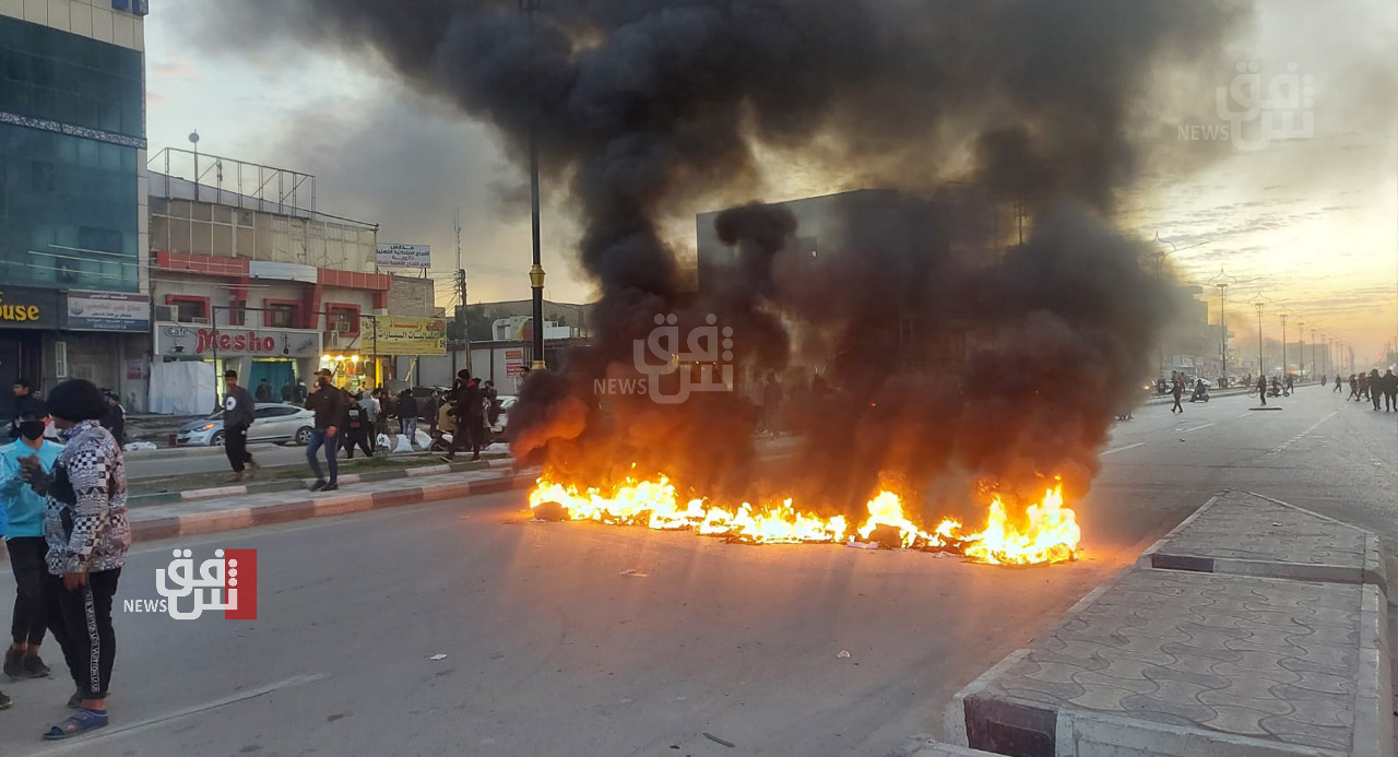 غداة رشقهم بالرصاص.. متظاهرون يقطعون أوصال مدينة الناصرية