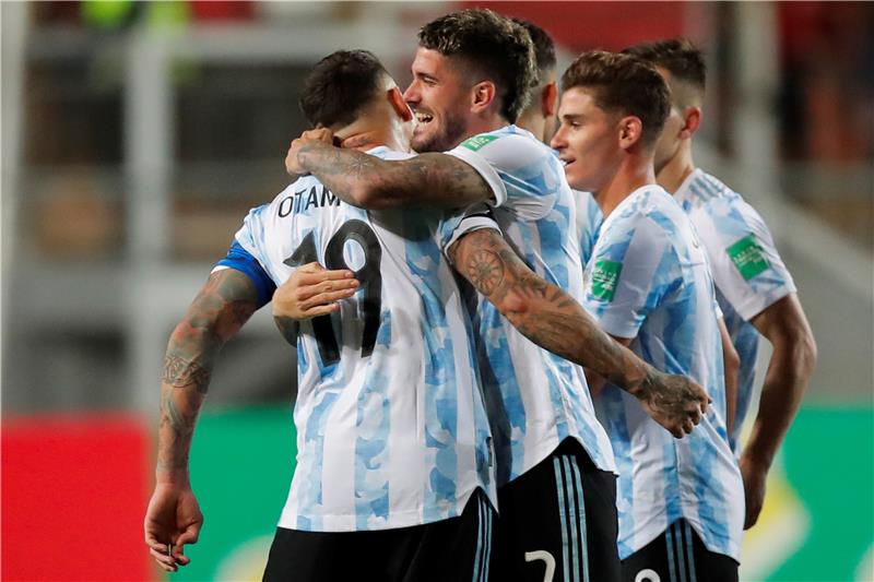 الأرجنتين تعمق جراح تشيلي والبرازيل تكتفي بالتعادل أمام الإكوادور