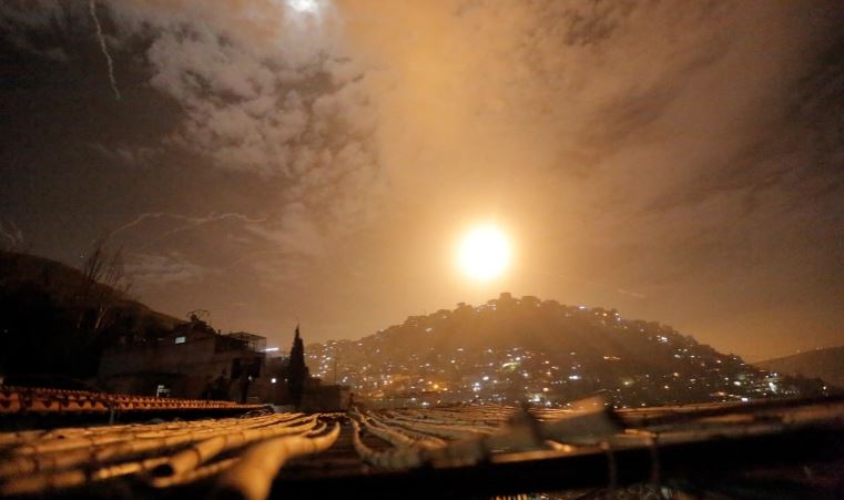 قصف اسرائيلي يستهدف محيط العاصمة السورية ودمشق تتحدث عن اسقاط صورايخ