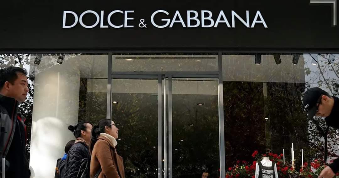 پووس ئاژەڵ وەکار نیارێد (Dolce & Gabbana) لەوەلا براند