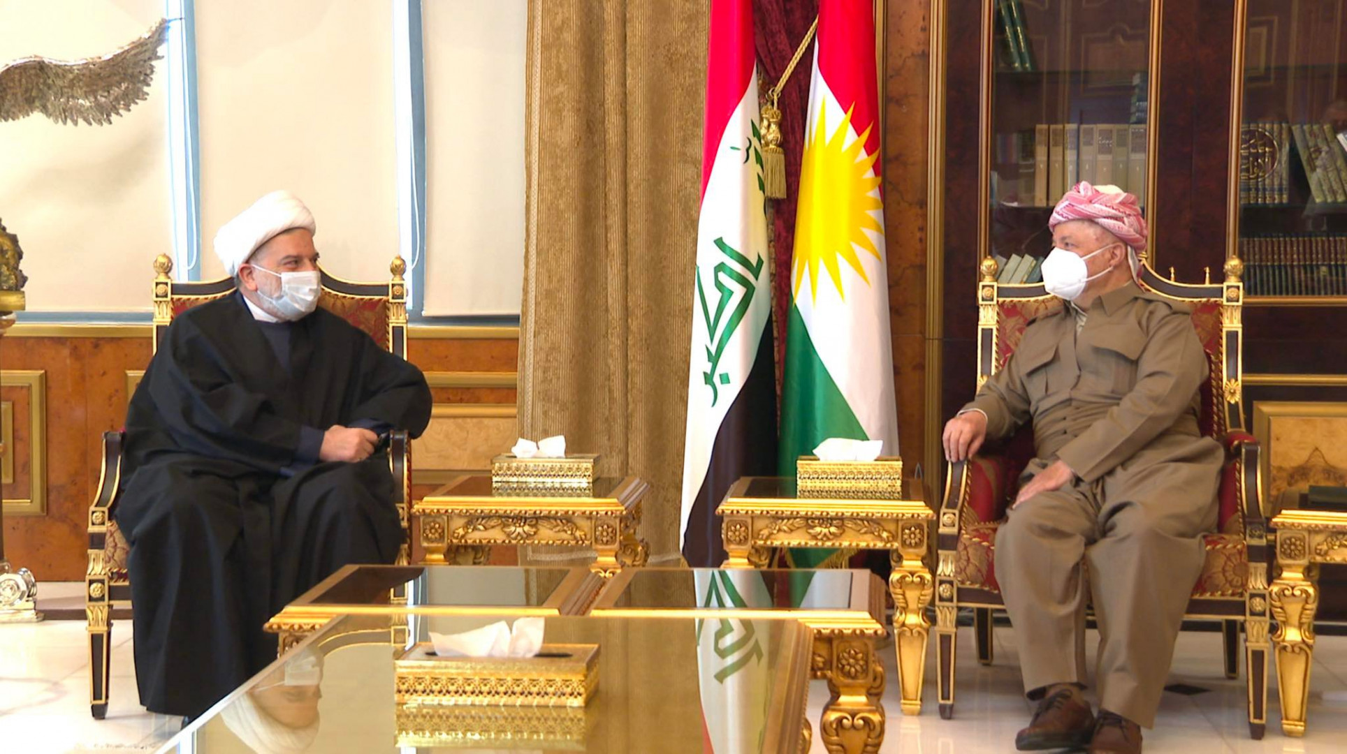 Masoud Barzani meets with al-Hamoudi in Erbil