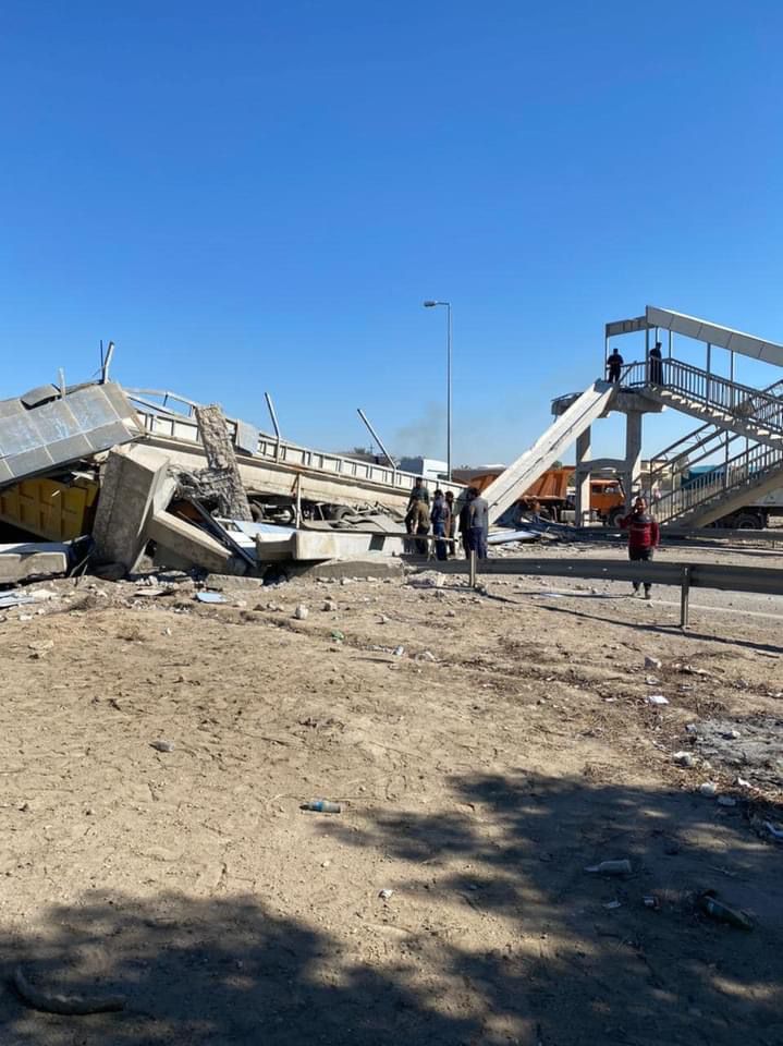  انهيار جسر للمشاة يقطع طريقاً مهماً شمال بغداد.. صور 