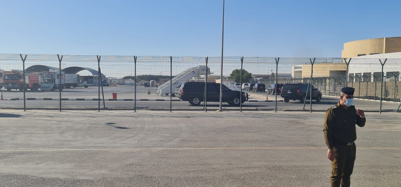الكاظمي يصل النجف عبر مطارها الدولي للقاء الصدر