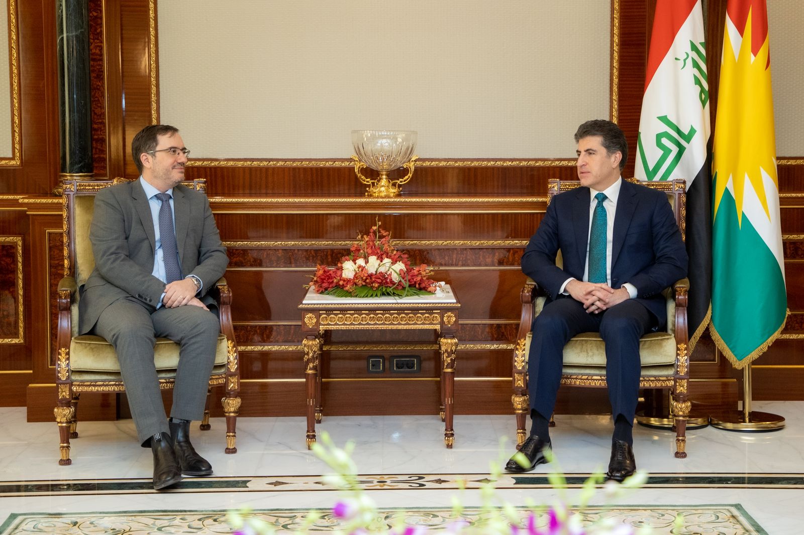 President Barzani meets the British ambassador to Iraq 