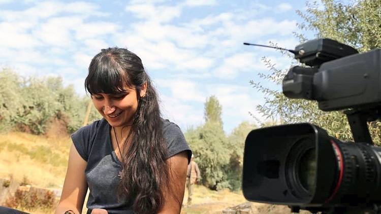 السلطات التركية تعتقل صحفية غطت حادث تعذيب كورديين والقائهما من مروحية