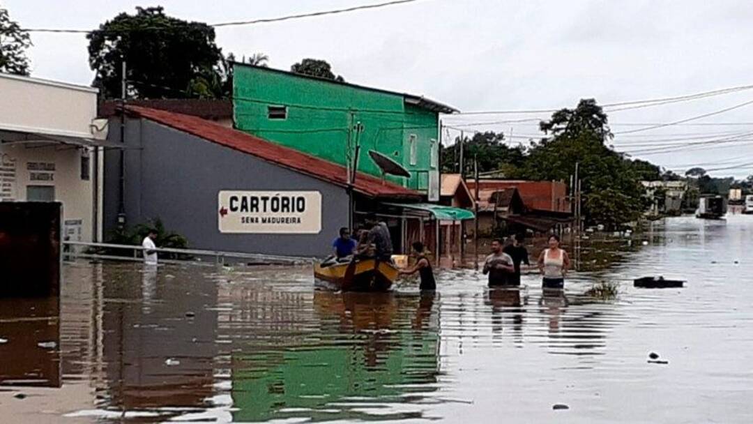 بينهم أطفال .. مصرع أكثر من 150 شخصاً بفيضانات بالبرازيل 