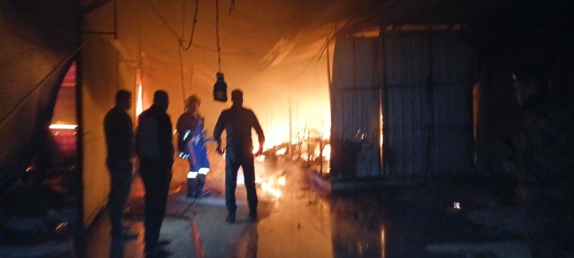 ديالى.. النيران تلتهم 18 محلا داخل سوق البالة بقضاء بعقوبة  