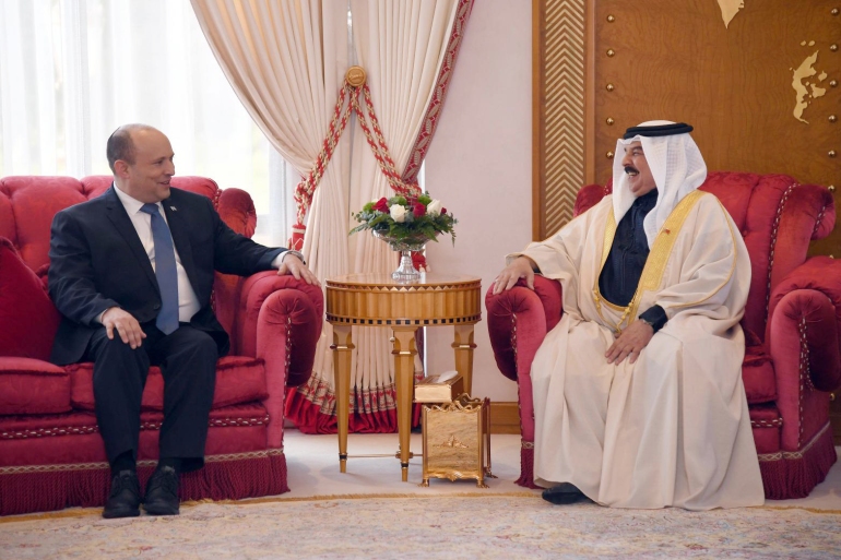 دبلوماسي بحريني يكشف سبب تواجد الموساد الإسرائيلي في بلاده