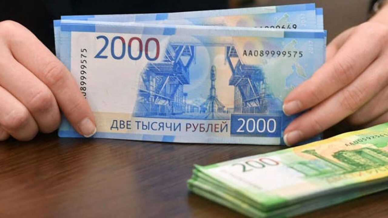 بعد تراجع الروبل.. البنك المركزي الروسي يتدخل لحماية البورصة والعملة