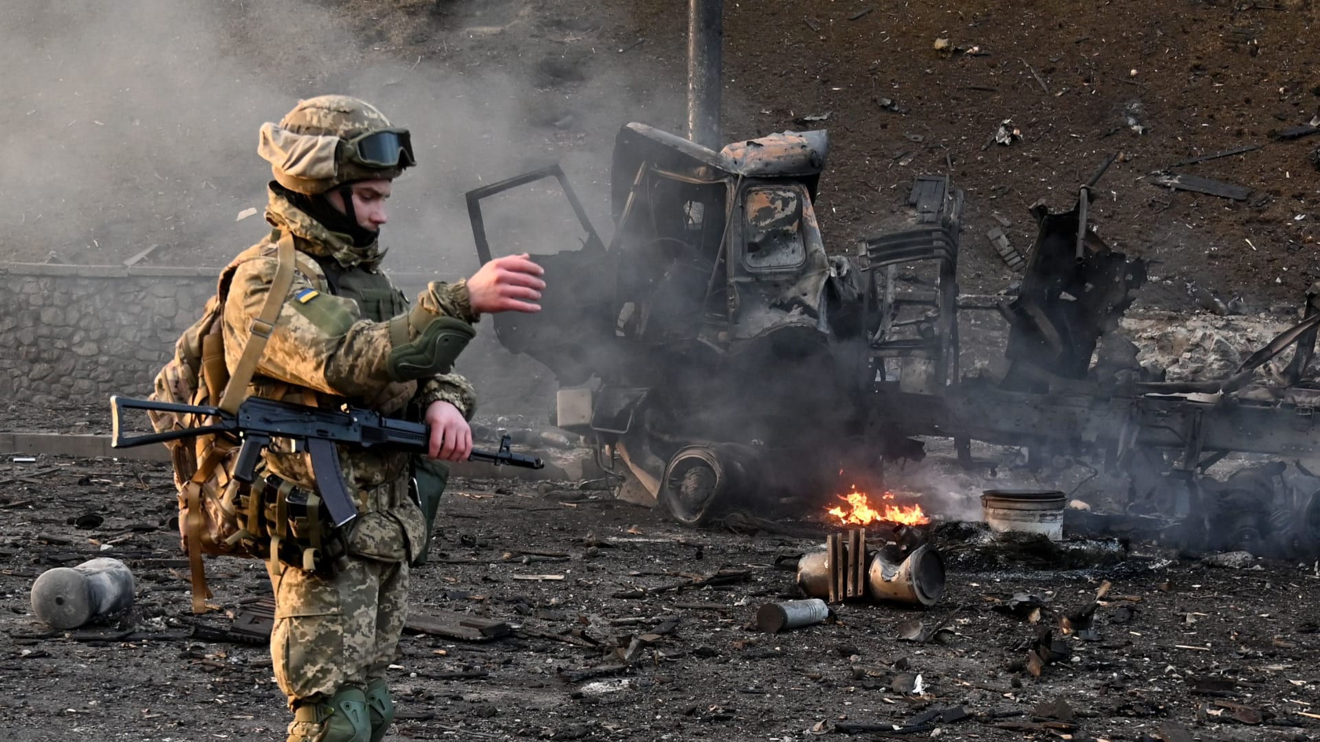 Oil tank on fire, gas pipeline blown as Russian forces advances toward Kyiv 